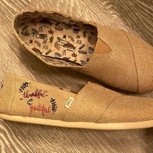 Women’s Toms burlap canvas shoes size 7.5
